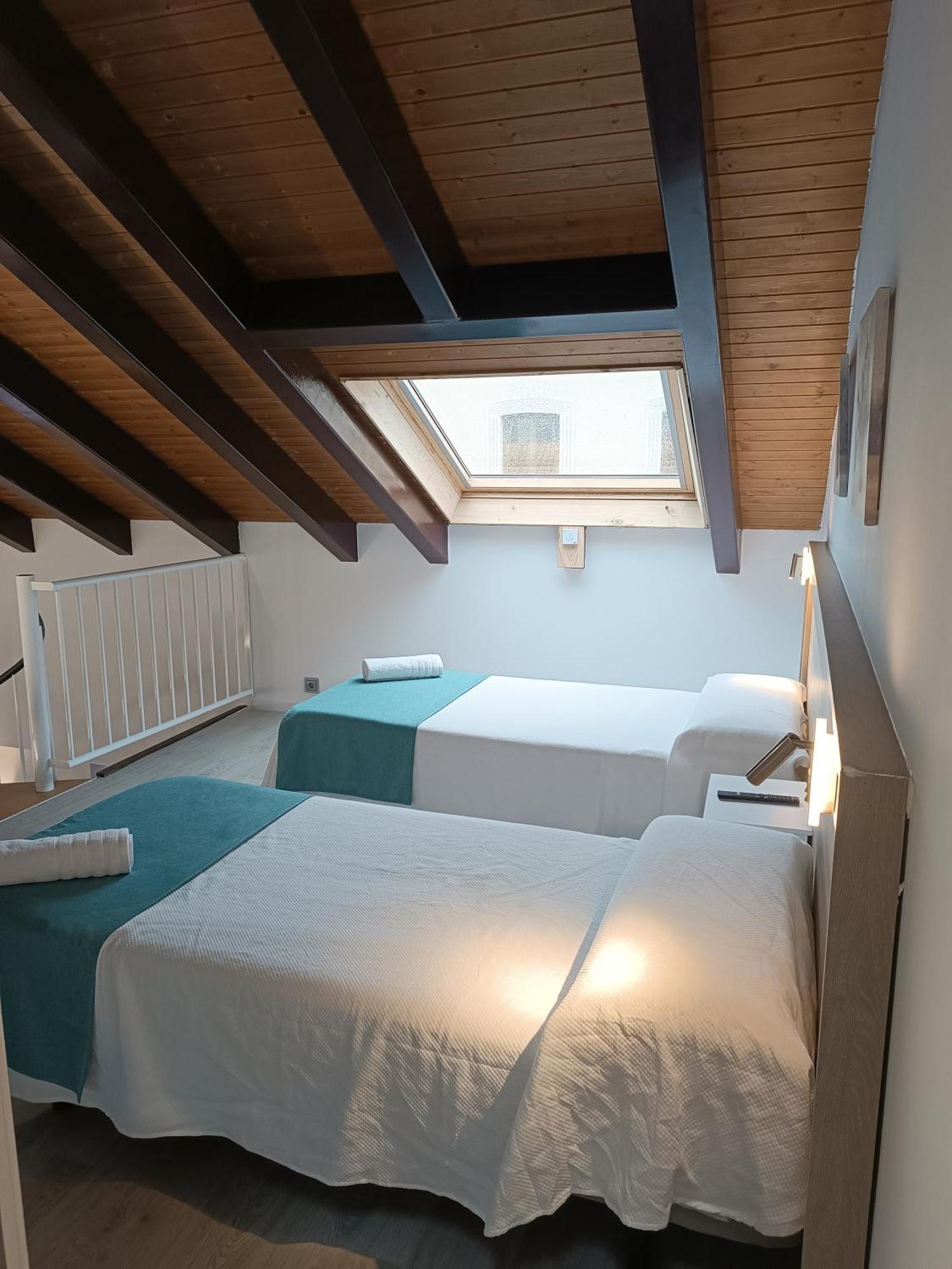 Apartamentos Turisticos Avila Puerta De Los Leales 1-2 Exteriör bild