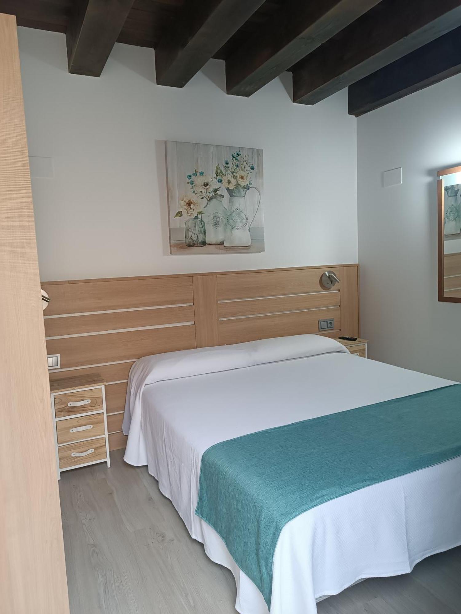 Apartamentos Turisticos Avila Puerta De Los Leales 1-2 Exteriör bild