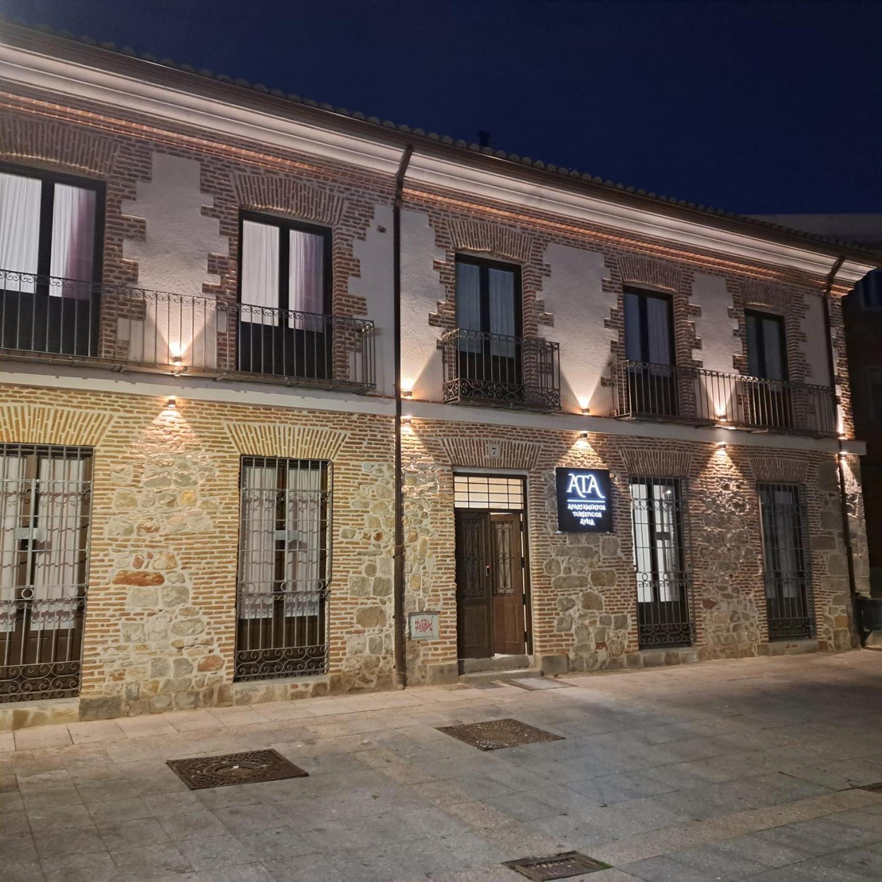 Apartamentos Turisticos Avila Puerta De Los Leales 1-2 Exteriör bild